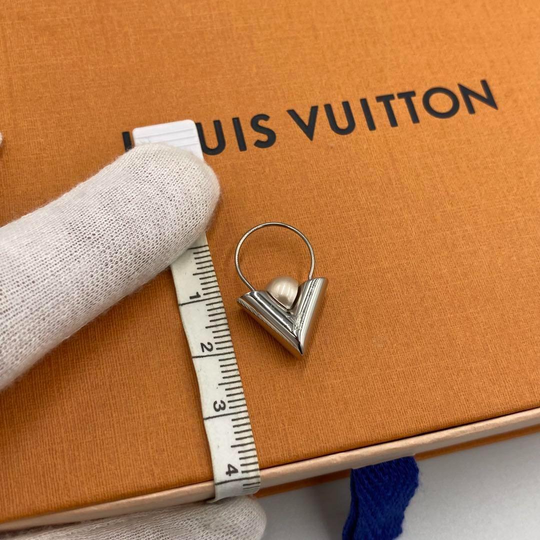 ！美品！　ルイヴィトン　ピアス　V シルバー