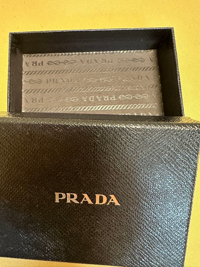 PRADA 付属品付き　トリック ロボット キーホルダー エドワード