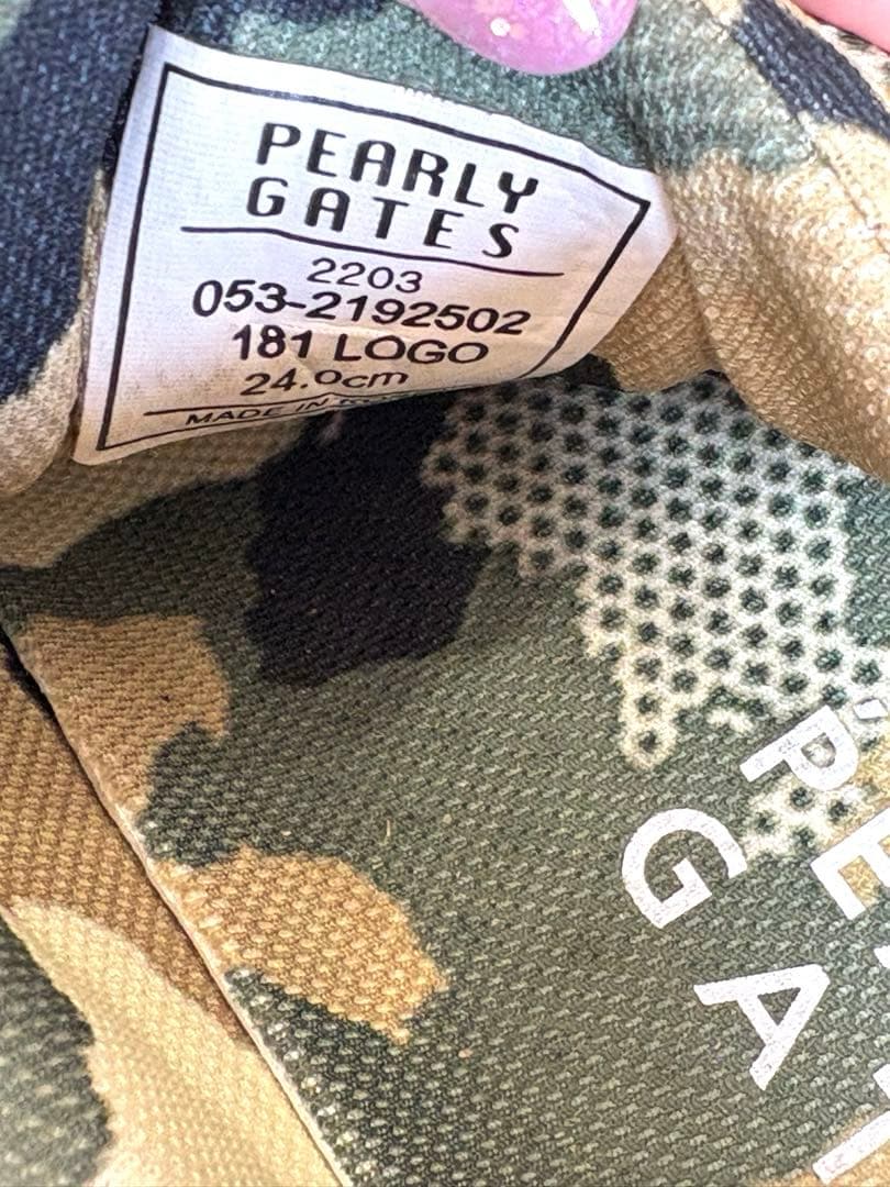 【美品】派手そうで質素パーリーゲイツゴルフシューズ 24 ロゴ 迷彩 レディース