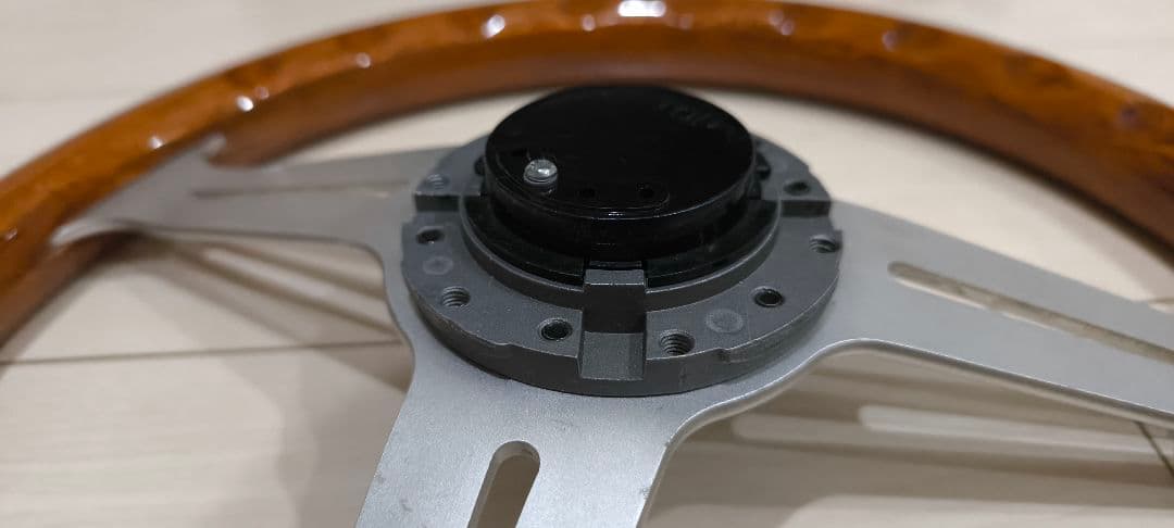 ステアリング　ポール・リカール　ナルディホーンボタン付き！　中古品