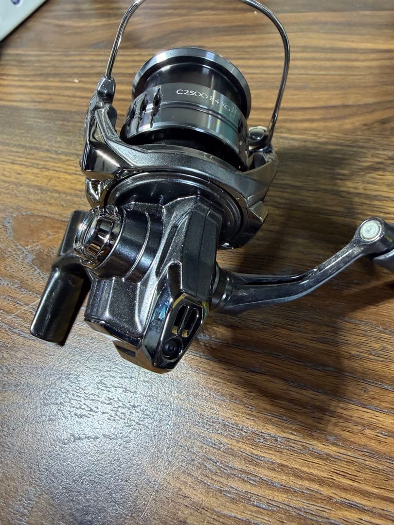 最終値下げ ほぼ未使用 シマノ 25コンプレックスXR c2500 F4 XG