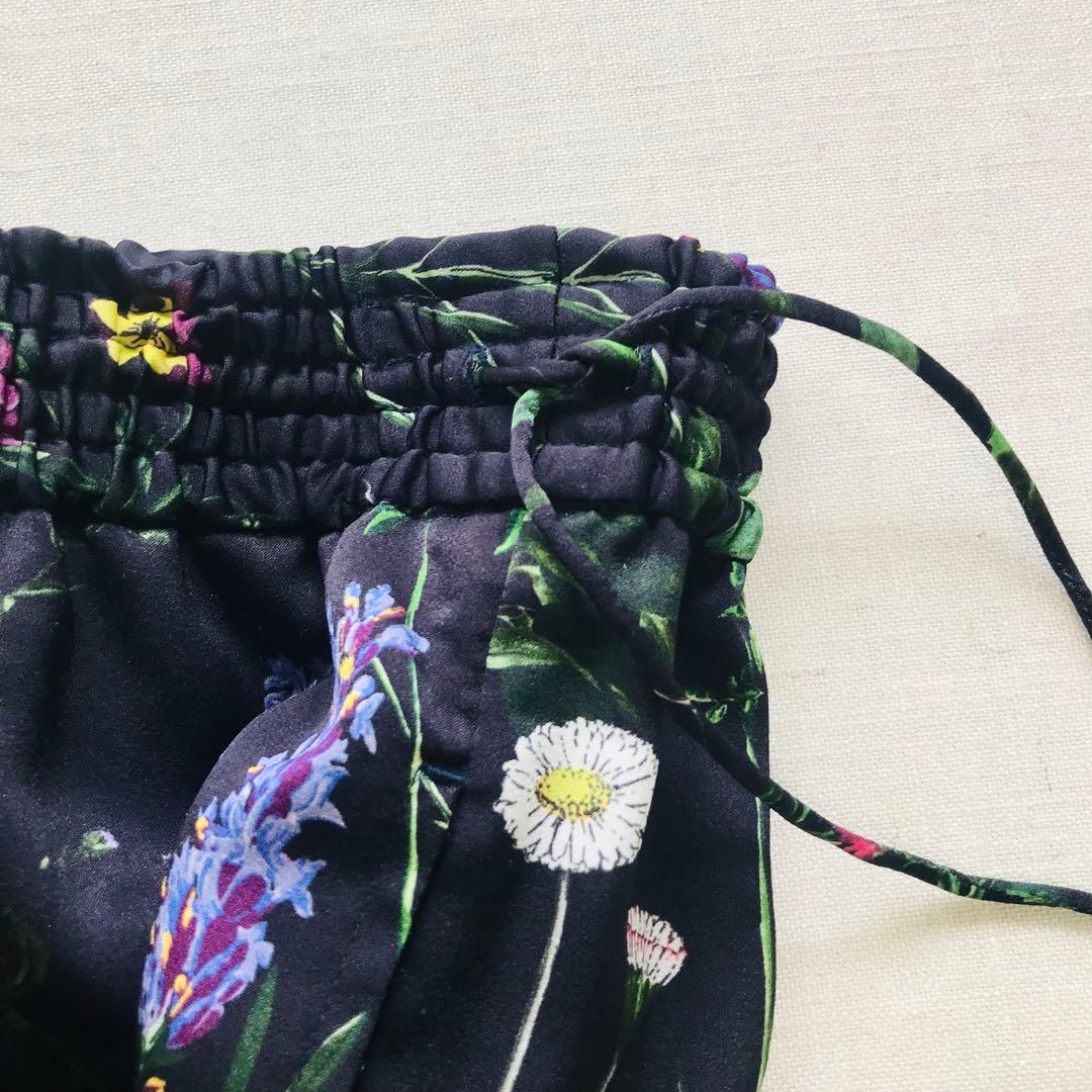 早割9/16まで【試着のみ】TICCA フラワープリントパンツ ネイビー 日本製