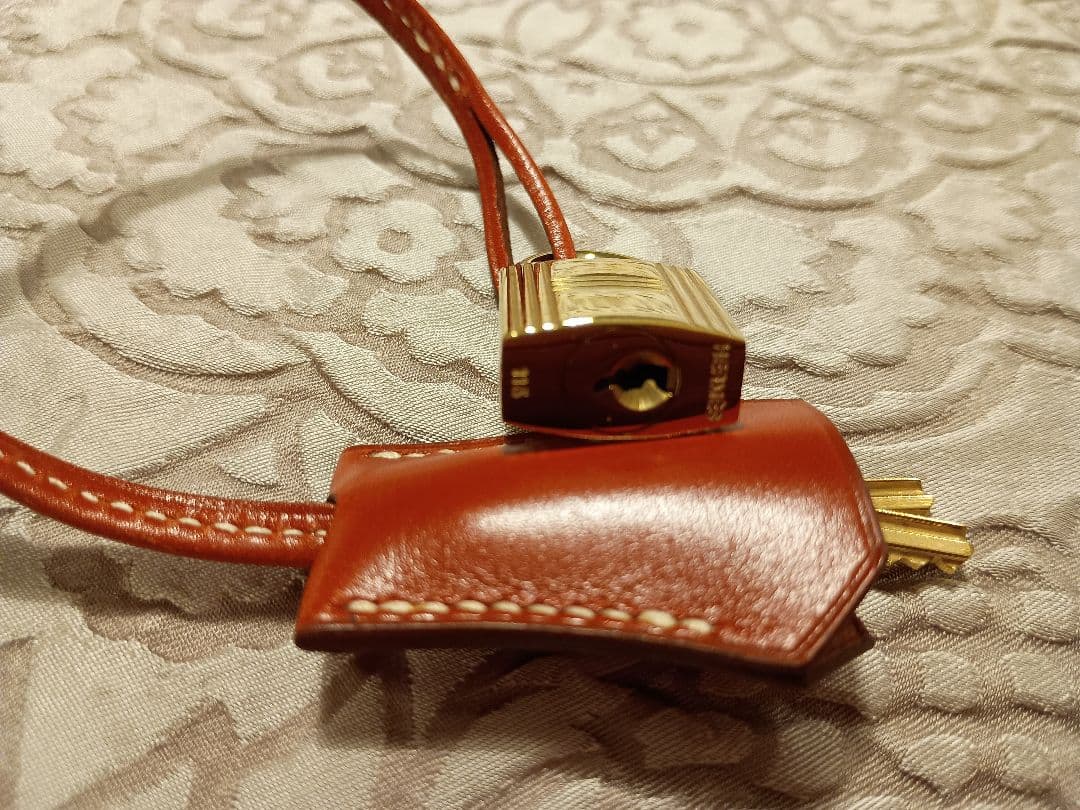 エルメス ケリーバッグ バーガンディ色の付属品 カデナ、クロシェット、鍵