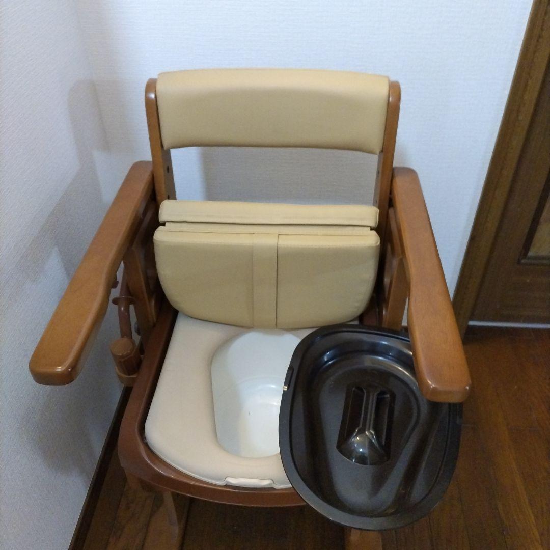 新品未使用 ポータブルトイレ ベージュ（尿、便取りパット付き）