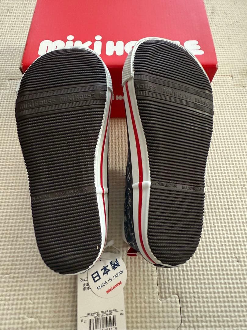 新品　日本製　ミキハウス　スニーカー　18