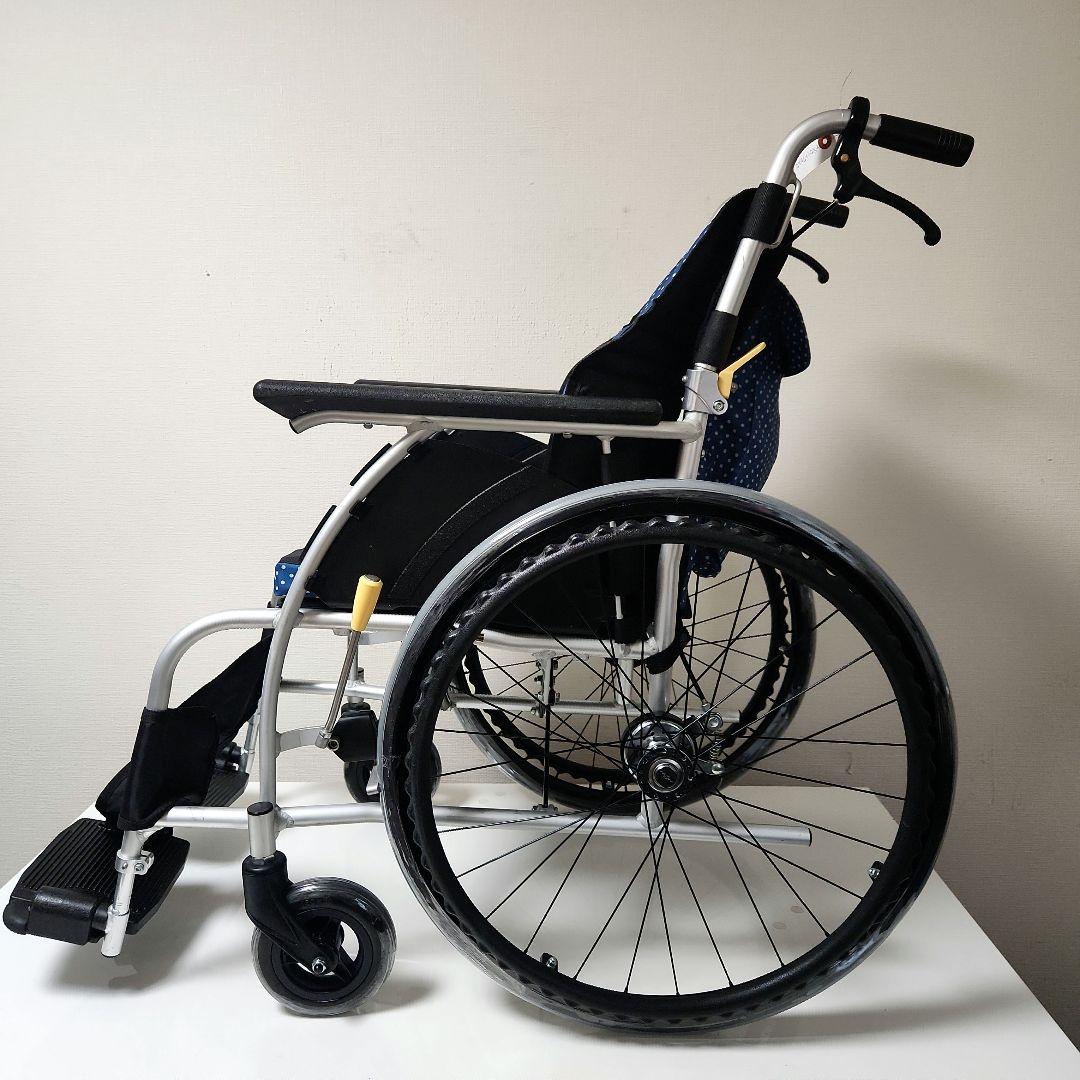 日進医療器　自走用　超軽量　ULTRA　ノーパンクタイヤ　車椅子　NA-U1