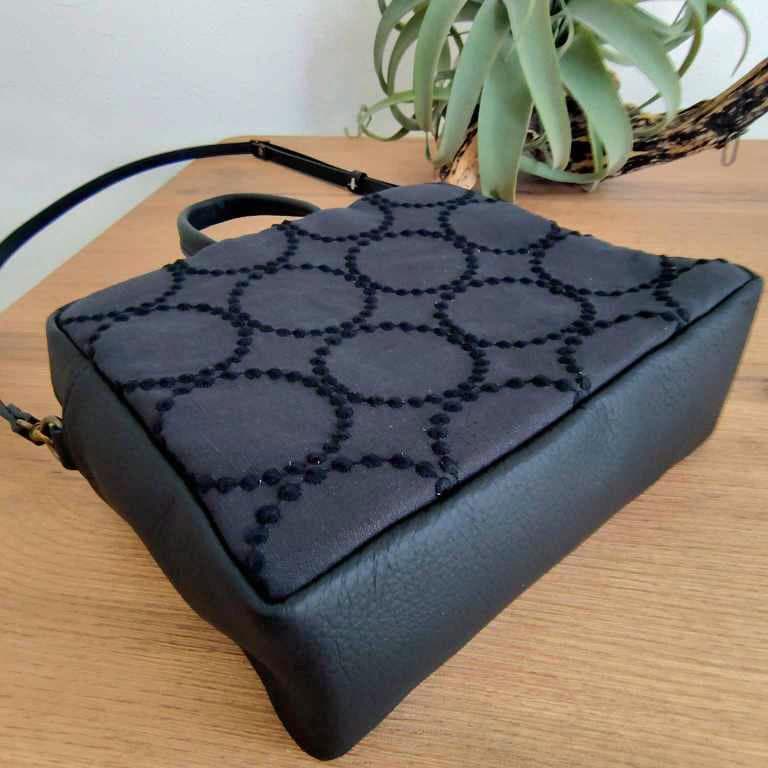 ミナペルホネン/タンバリンチャコール/スクエアーボストン/本革ブラック