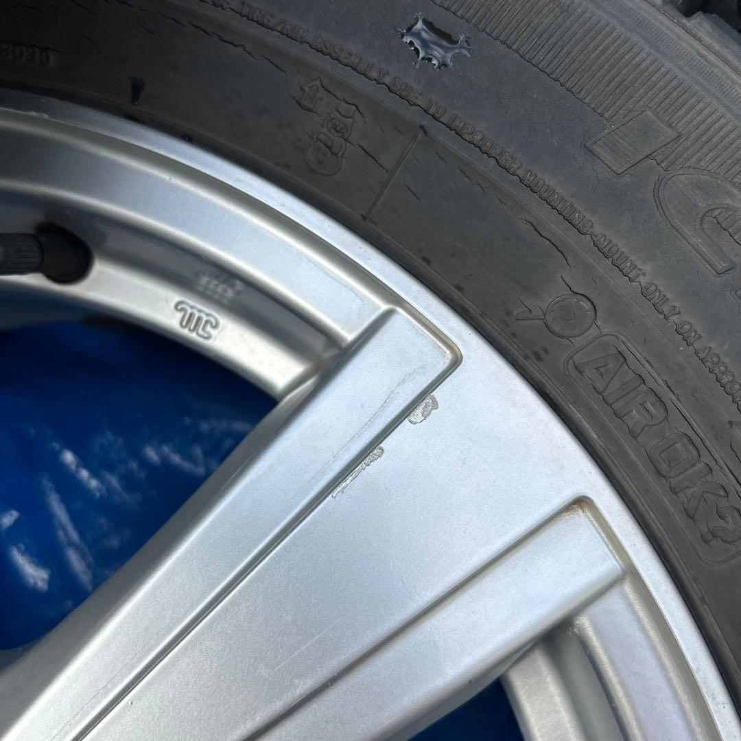 スタッドレスタイヤ、ホイールセット　16インチ　クラウン、ミニバン等に