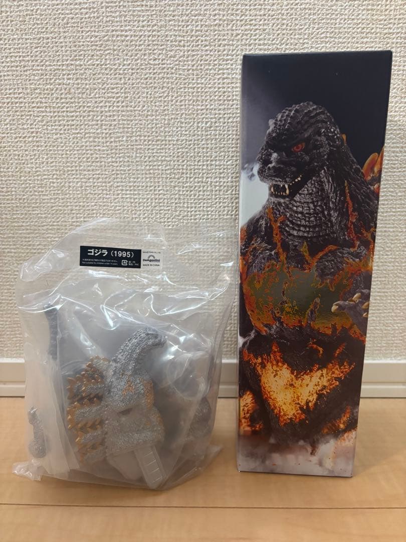 「早い者勝ち」純米酒　バーニングゴジラ　金箔入り（フィギュア付きDX版）