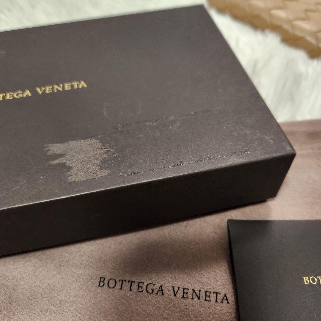 現代モデル ボッテガヴェネタ マキシイントレチャート ジップアラウンド　長財布