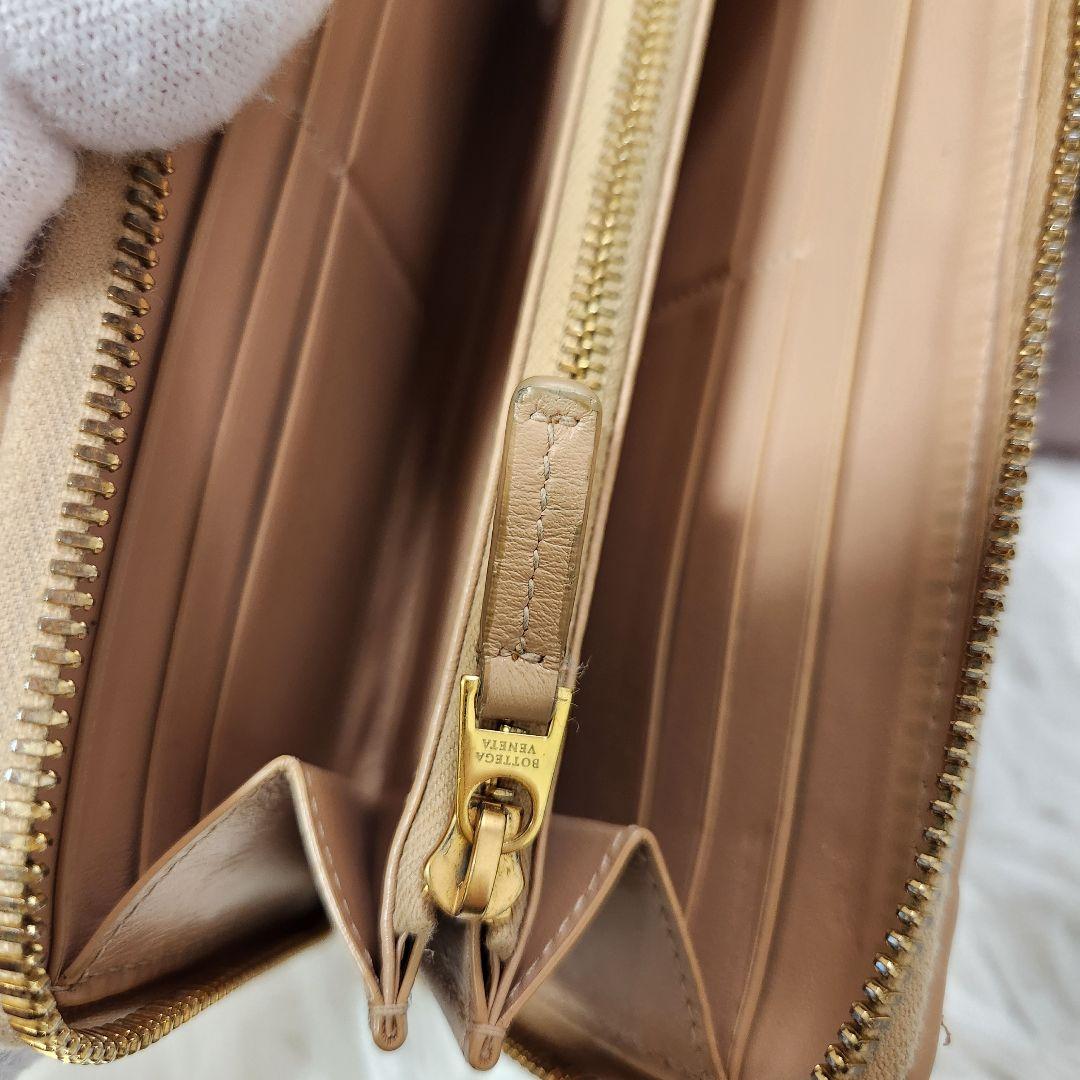 現代モデル ボッテガヴェネタ マキシイントレチャート ジップアラウンド　長財布