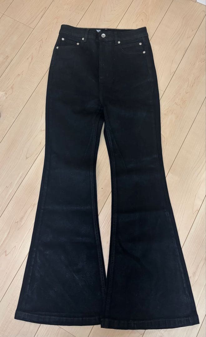 SAINT GOAT クロスコーティングフレアデニムパンツ