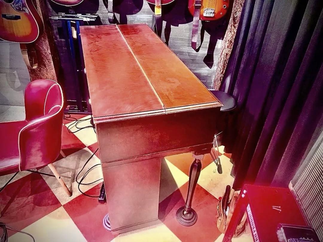 木製小型アンティークピアノ　アメリカ製 Brodwin NEWYORK