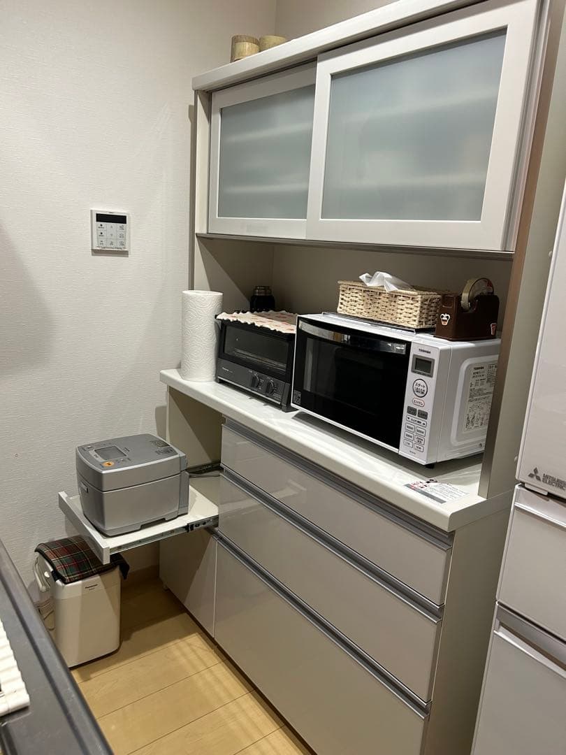 パモウナキッチンボード　食器棚