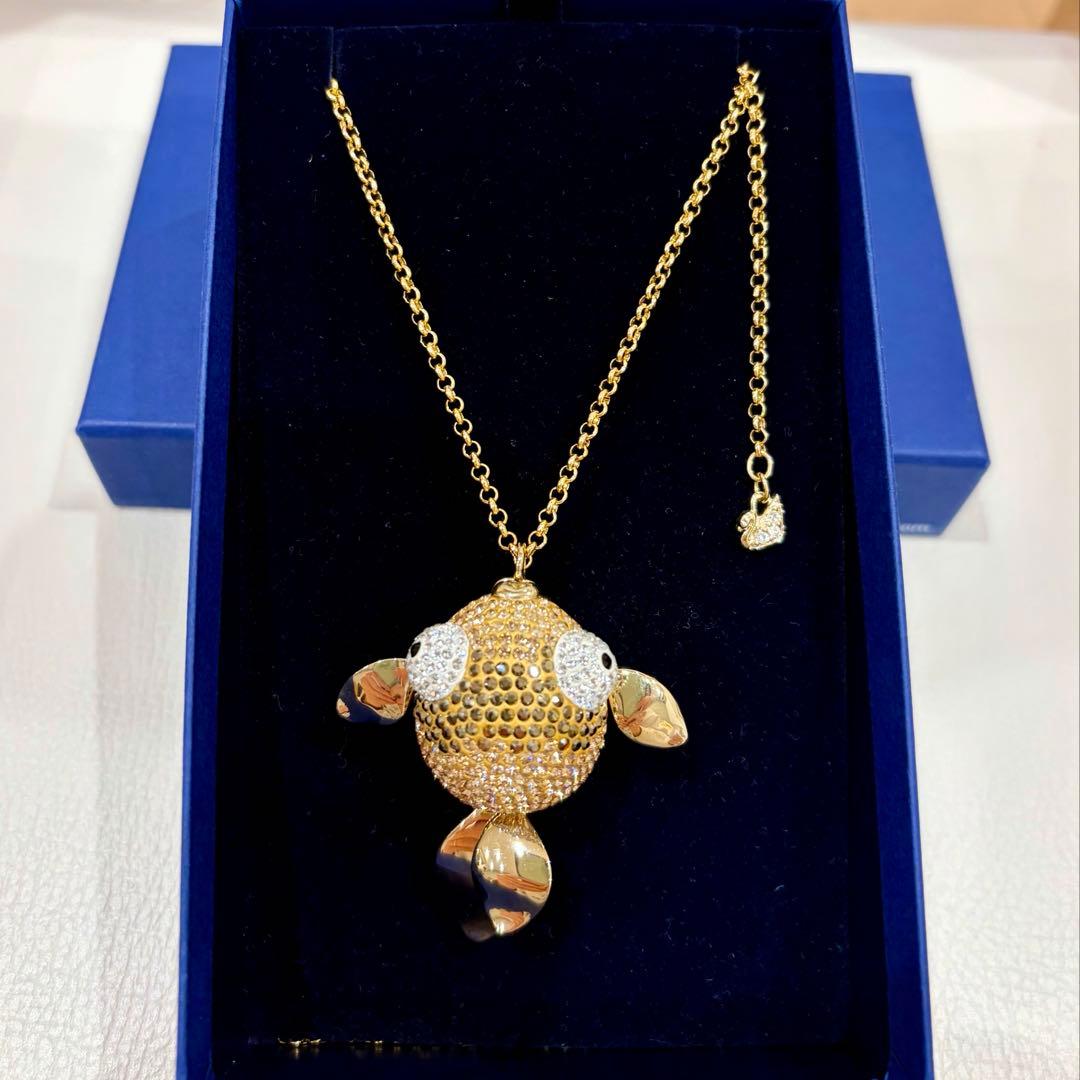 スワロフスキー　運気上昇　ネックレス　金魚　金運アップ　ゴールド　ペンダント