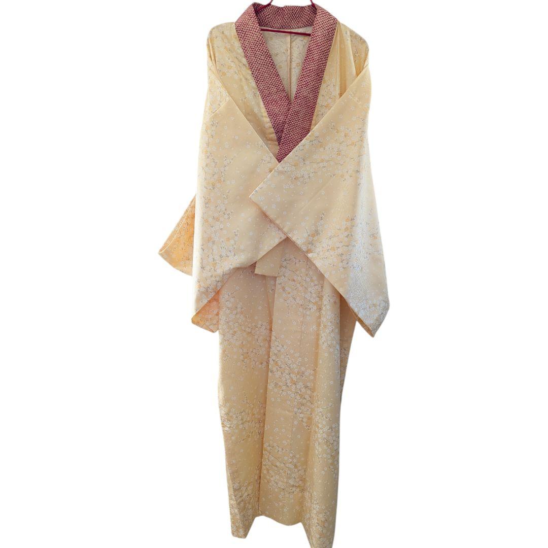 きものやまと誂製 カラー長襦袢 薄黄地に桜 半襟付き