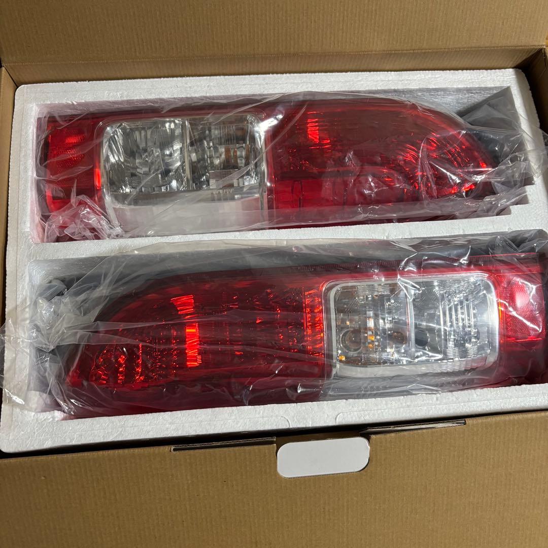 ハイエース　テールランプ　純正