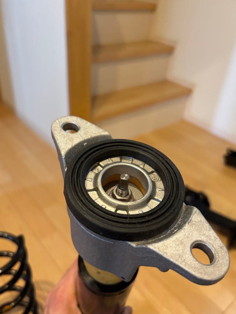 【美品】新車5000キロ外し mazda6 アテンザ gj 純正サスペンション