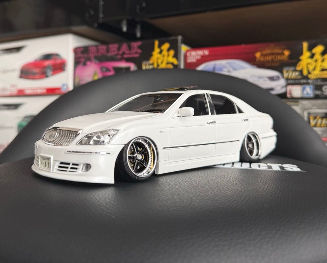 アオシマ モードパルファム GRS182 クラウン