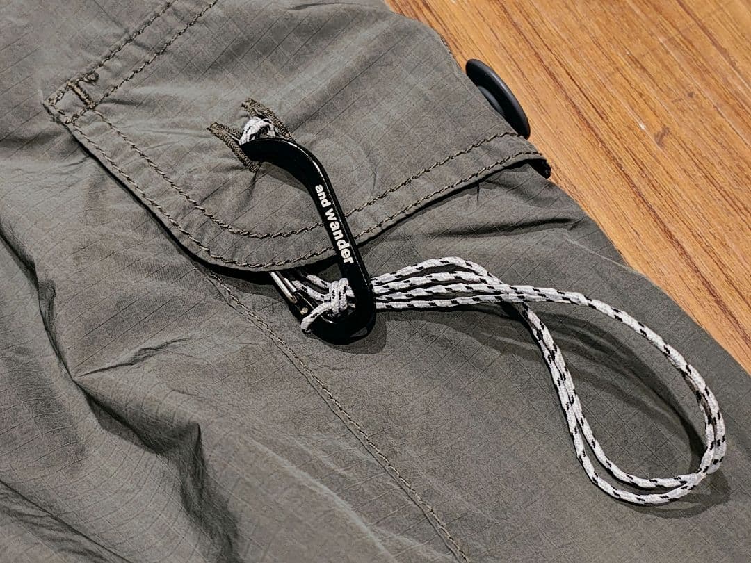 アンドワンダー オーバーサイズドカーゴパンツ グレー WS