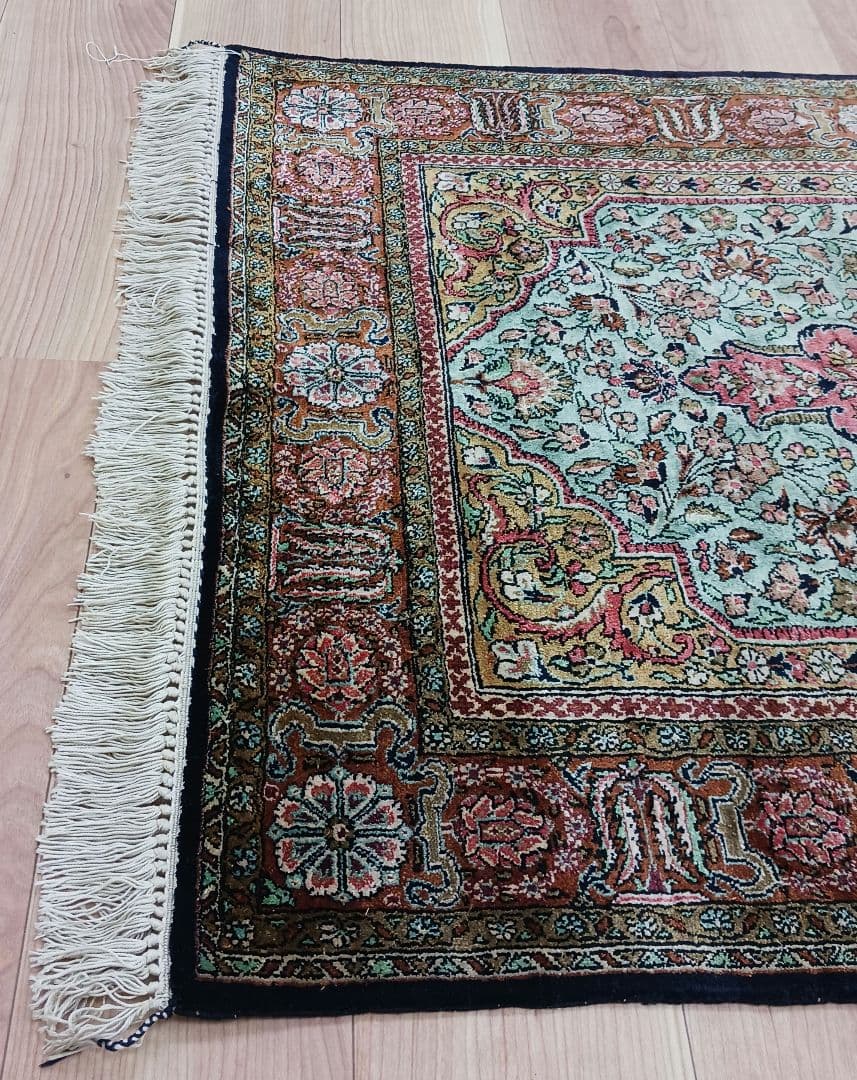 Y3291 高級ペルシャ絨毯 クム産 シルク100% 手織り 130×82㎝