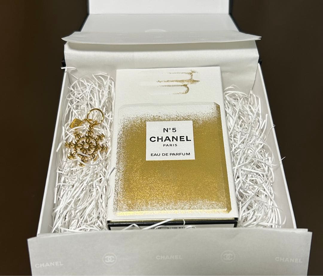 美品 CHANEL シャネル オードゥ パルファム スノウ チャーム付き 限定品