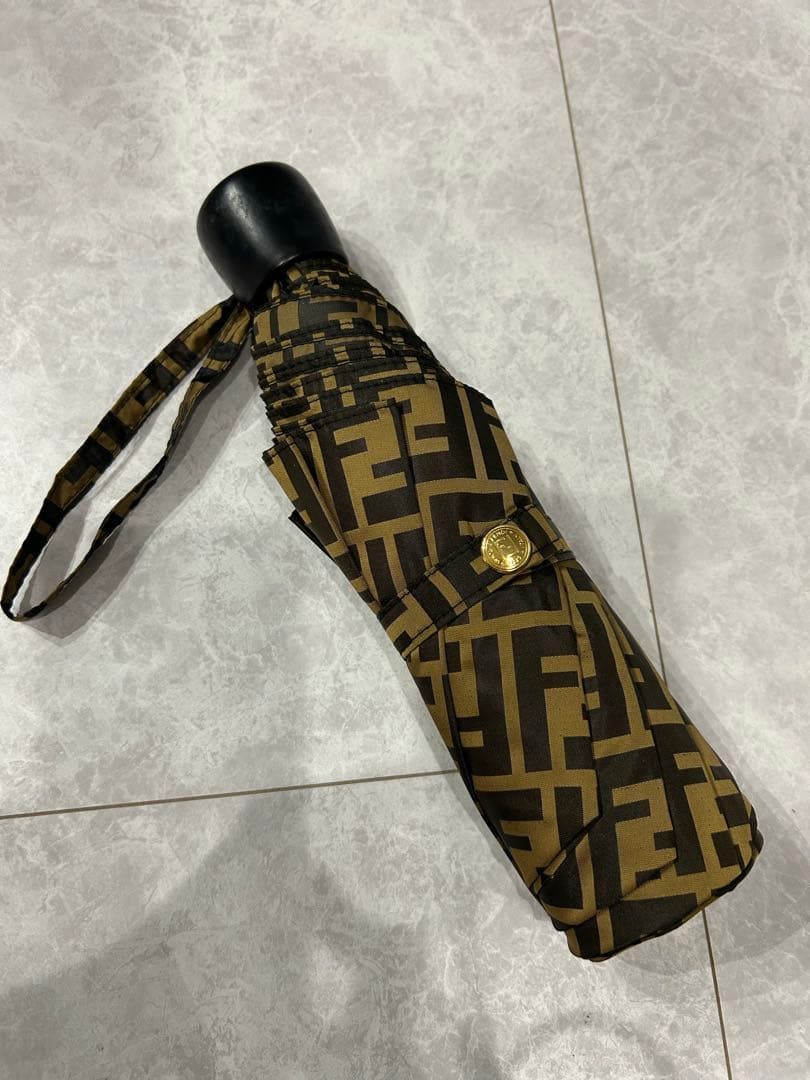 【人気】FDNDI フェンディ 折り畳み傘 ワンタッチ開閉 ズッカ 総柄