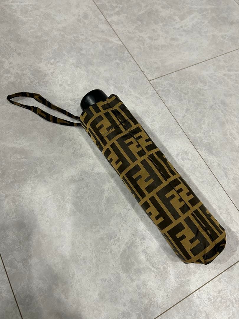 【人気】FDNDI フェンディ 折り畳み傘 ワンタッチ開閉 ズッカ 総柄