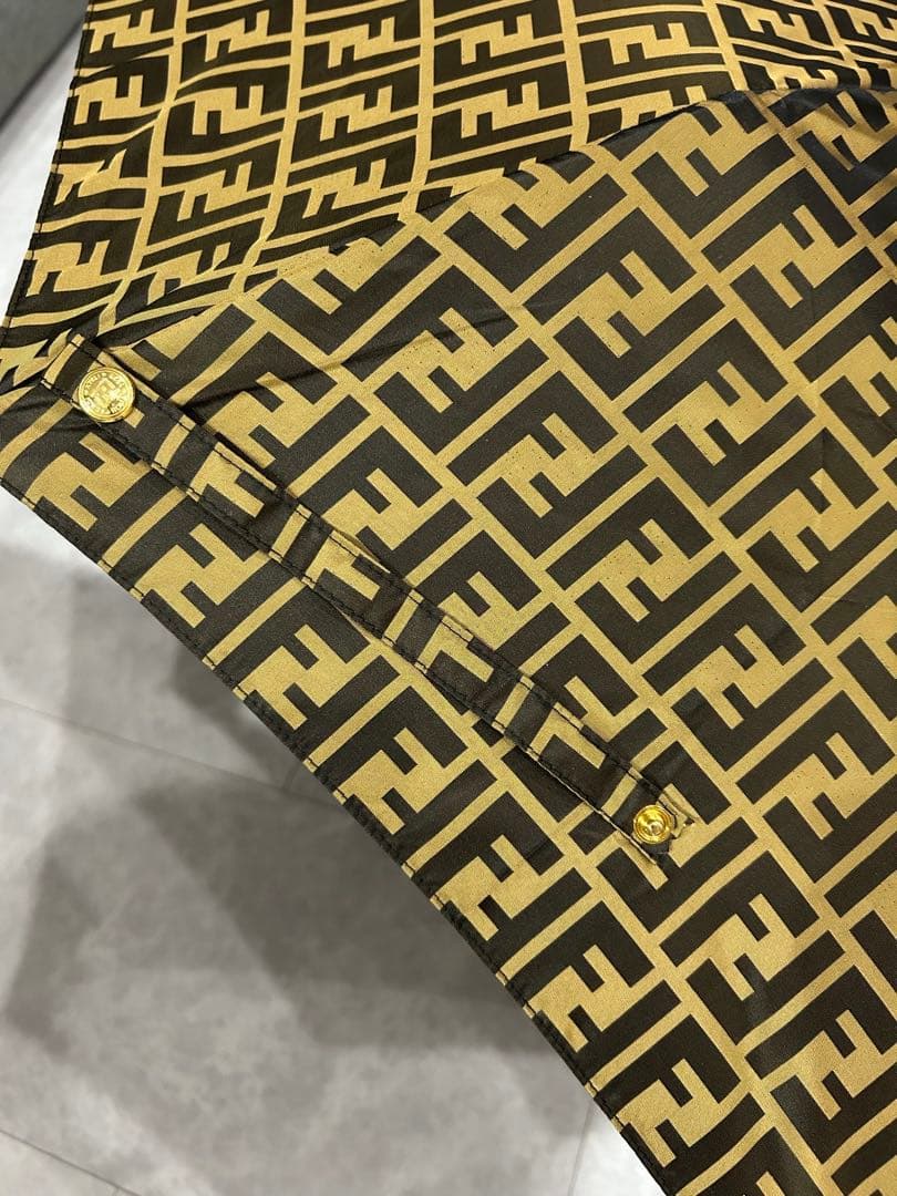 【人気】FDNDI フェンディ 折り畳み傘 ワンタッチ開閉 ズッカ 総柄