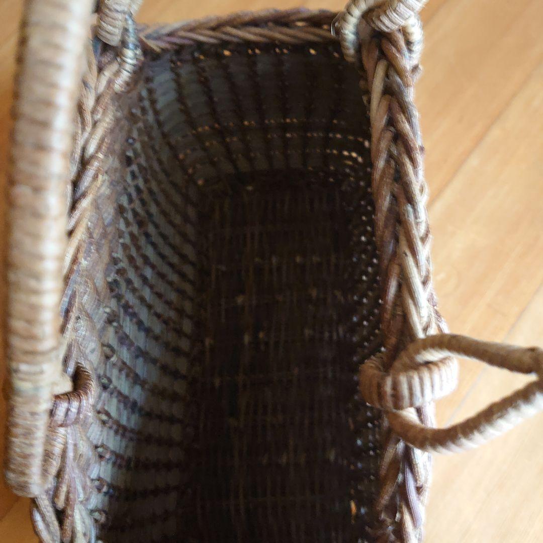籐製ブラウンハンドバッグ
