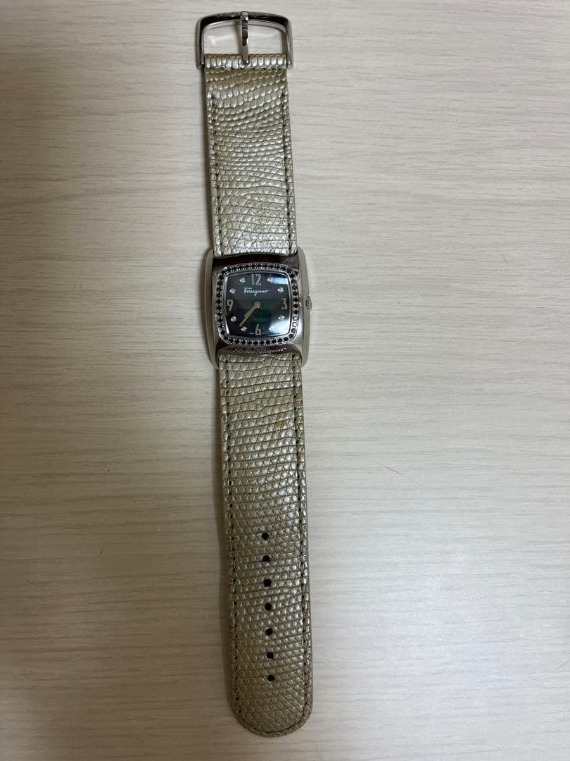 Ferragamo フェラガモ 腕時計ダイヤ&シェル　レディース用