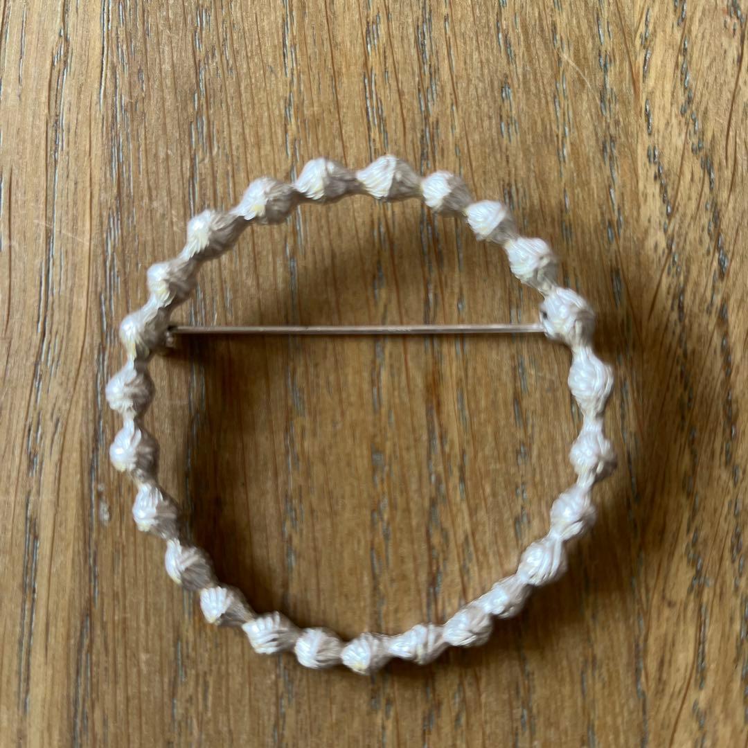 ミナペルホネン　タンバリンブローチ　シルバー