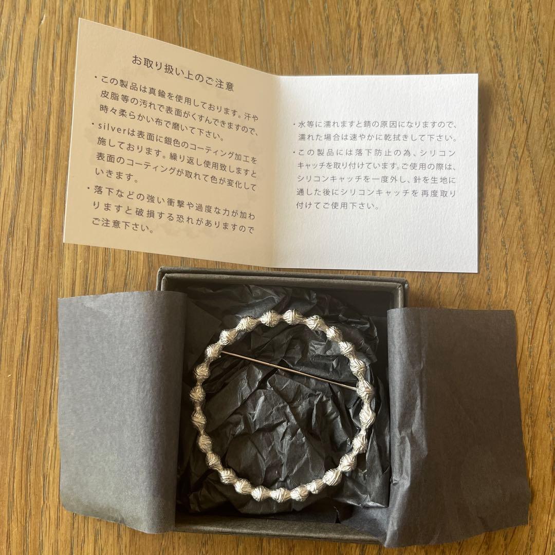 ミナペルホネン　タンバリンブローチ　シルバー