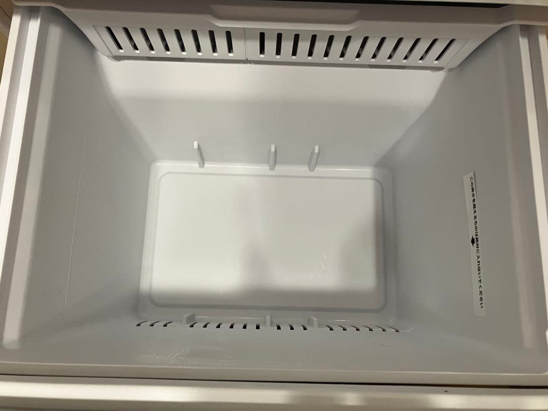 【送料込】　Hisence 冷蔵・冷凍庫　ホワイト　358L