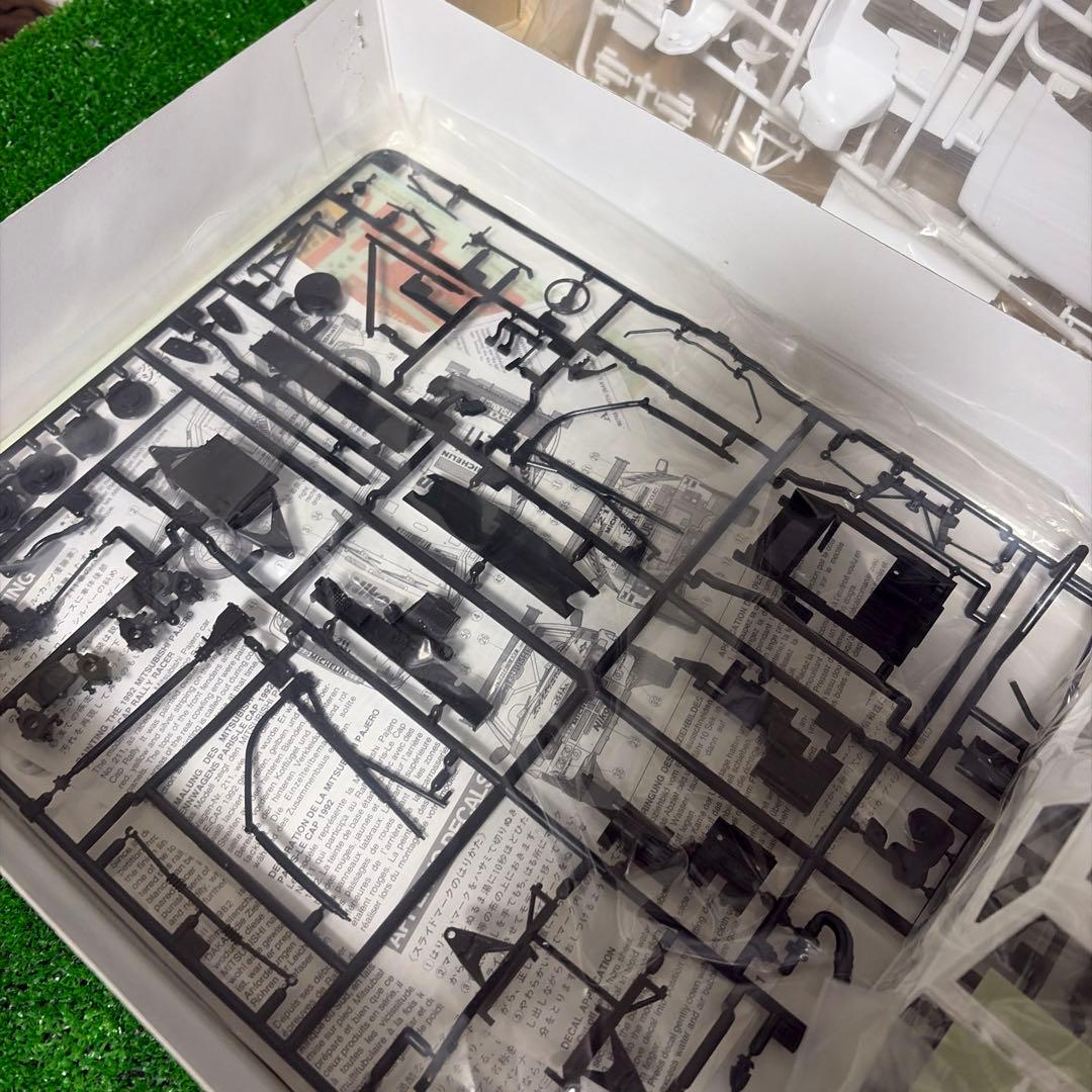 タミヤ1/24 三菱パジェロ92年パリ〜ル・カップ優勝車 プラモデル