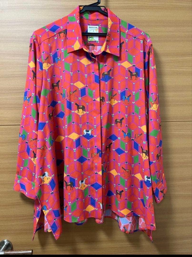 mannineマンナイン　長袖シャツ　赤