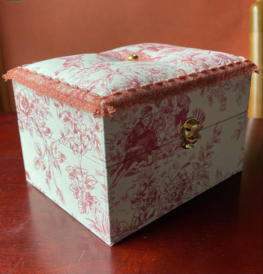 カルトナージュ裁縫箱(中) ピンクオレンジ色　遊んでいる子供達が可愛い‼️