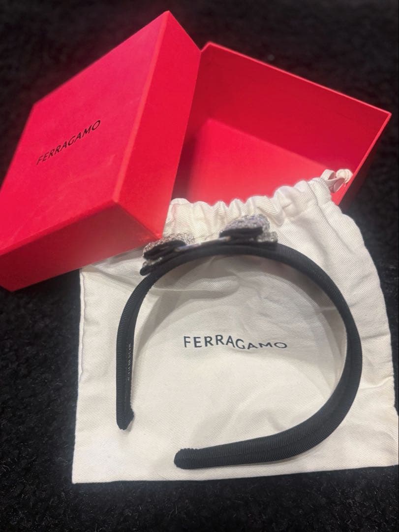 FERRAGAMO カチューシャ 新品　（箱無しで割引）