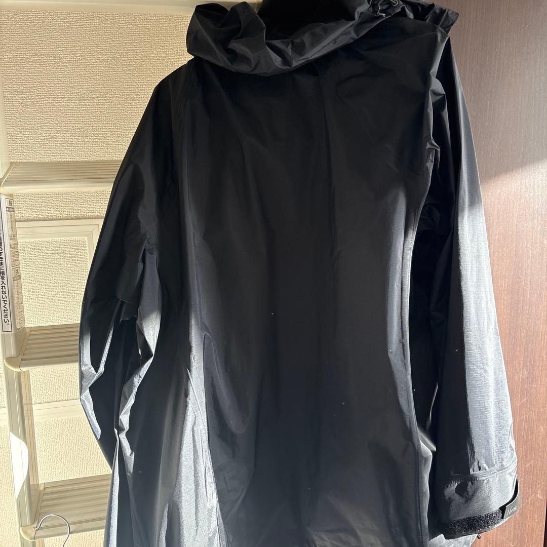 ほぼ新品です！軽くしかも風を通さないのでゴルフにも最適です　NANGA アウター