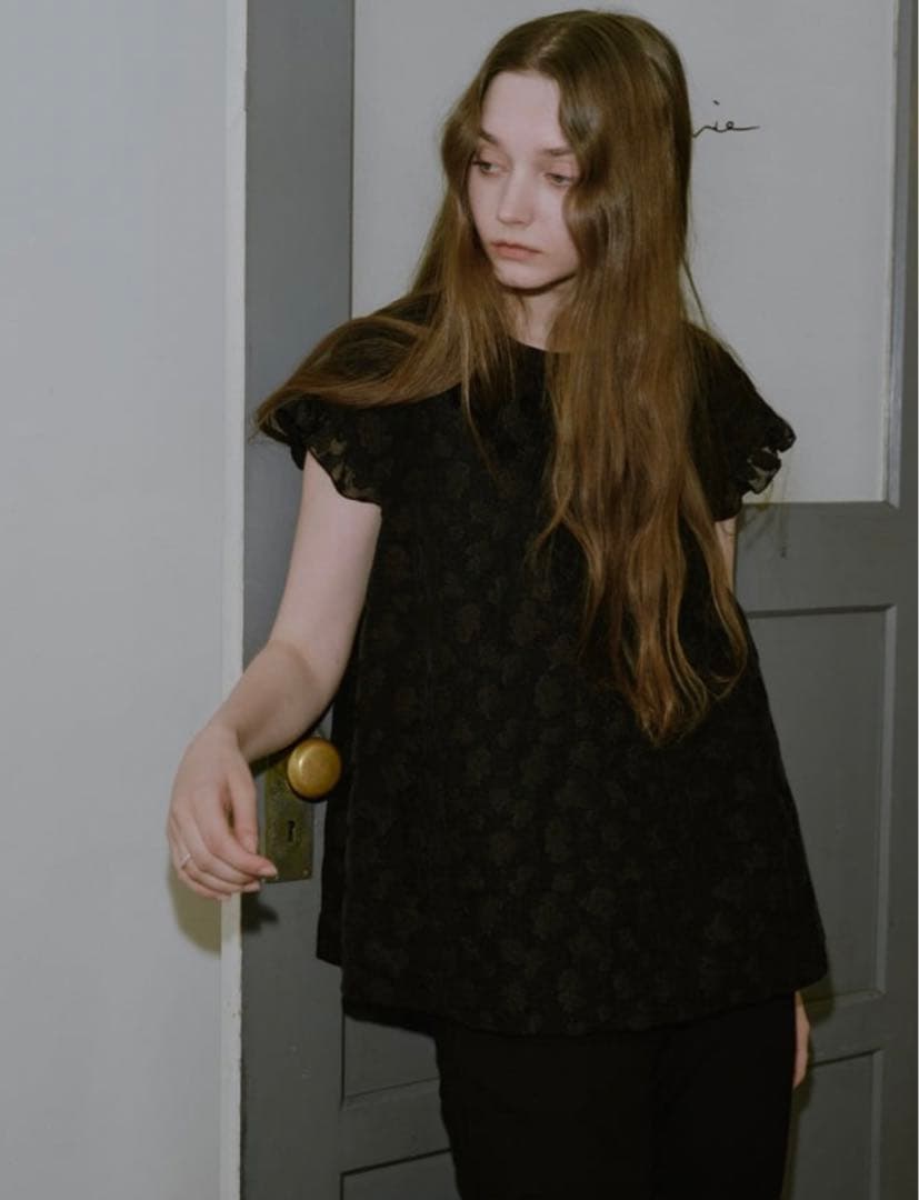 【新品未使用タグ付き】ohga FLEUR ブラウス 半袖 ブラック