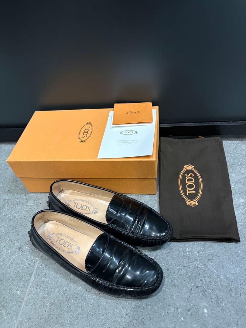 トッズ / エナメルローファー ドライビングシューズ 黒　　37.5