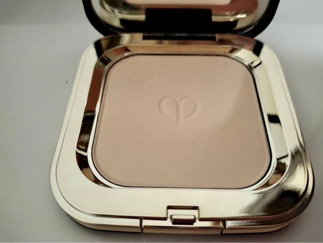 美品♡クレドポーボーテ　プードルコンパクト　エサンシエルn