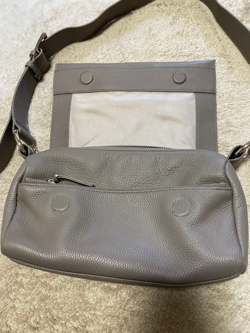 BEARDSLEYビアズリー レザー ボディバッグ ショルダーバッグトープ