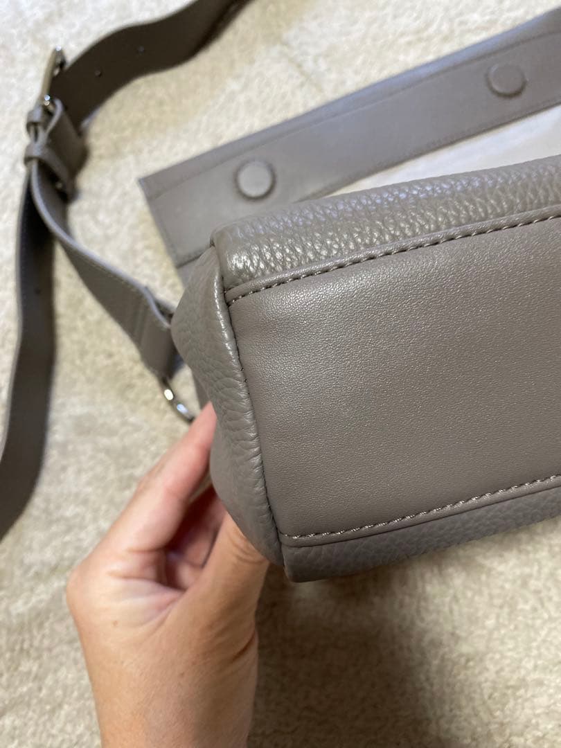 BEARDSLEYビアズリー レザー ボディバッグ ショルダーバッグトープ