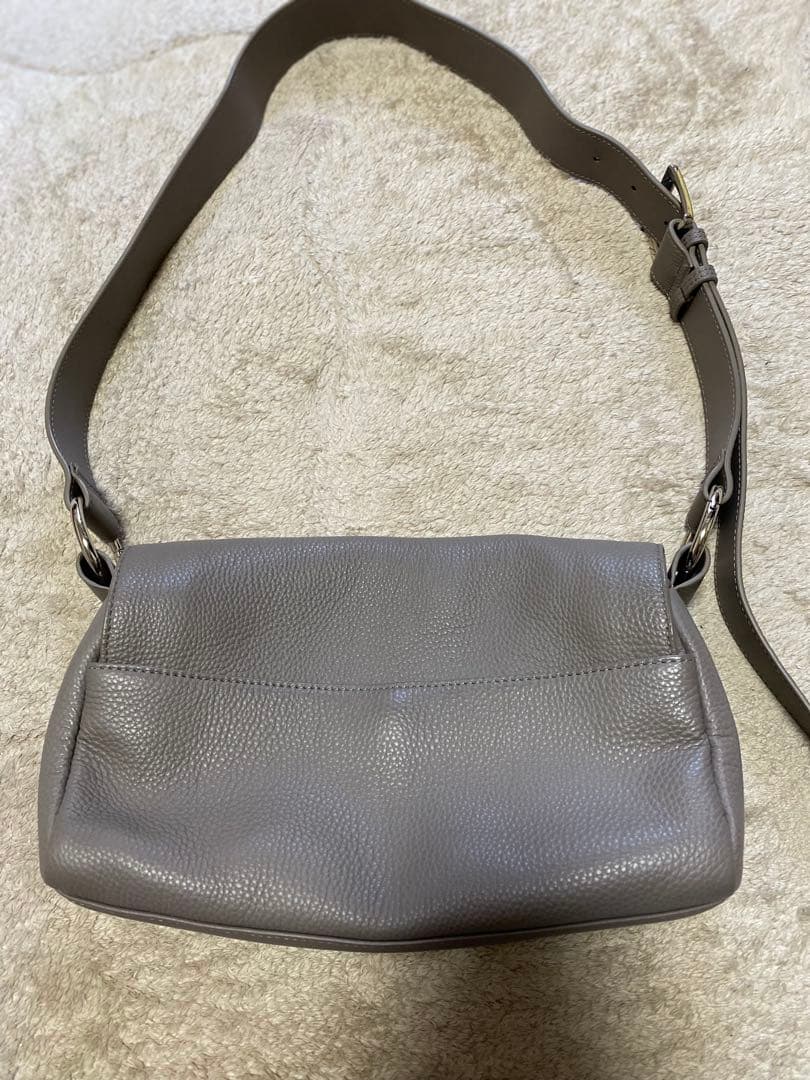 BEARDSLEYビアズリー レザー ボディバッグ ショルダーバッグトープ