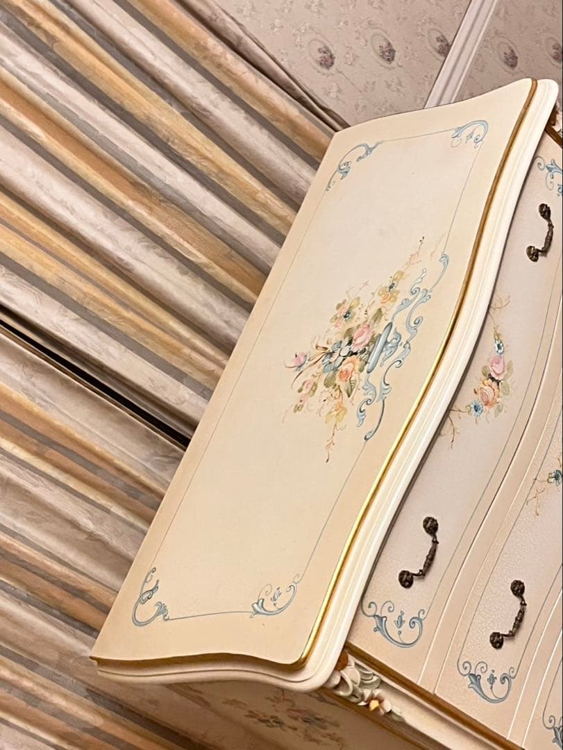 白家具ホワイトチェスト　ロココ調　シリック調