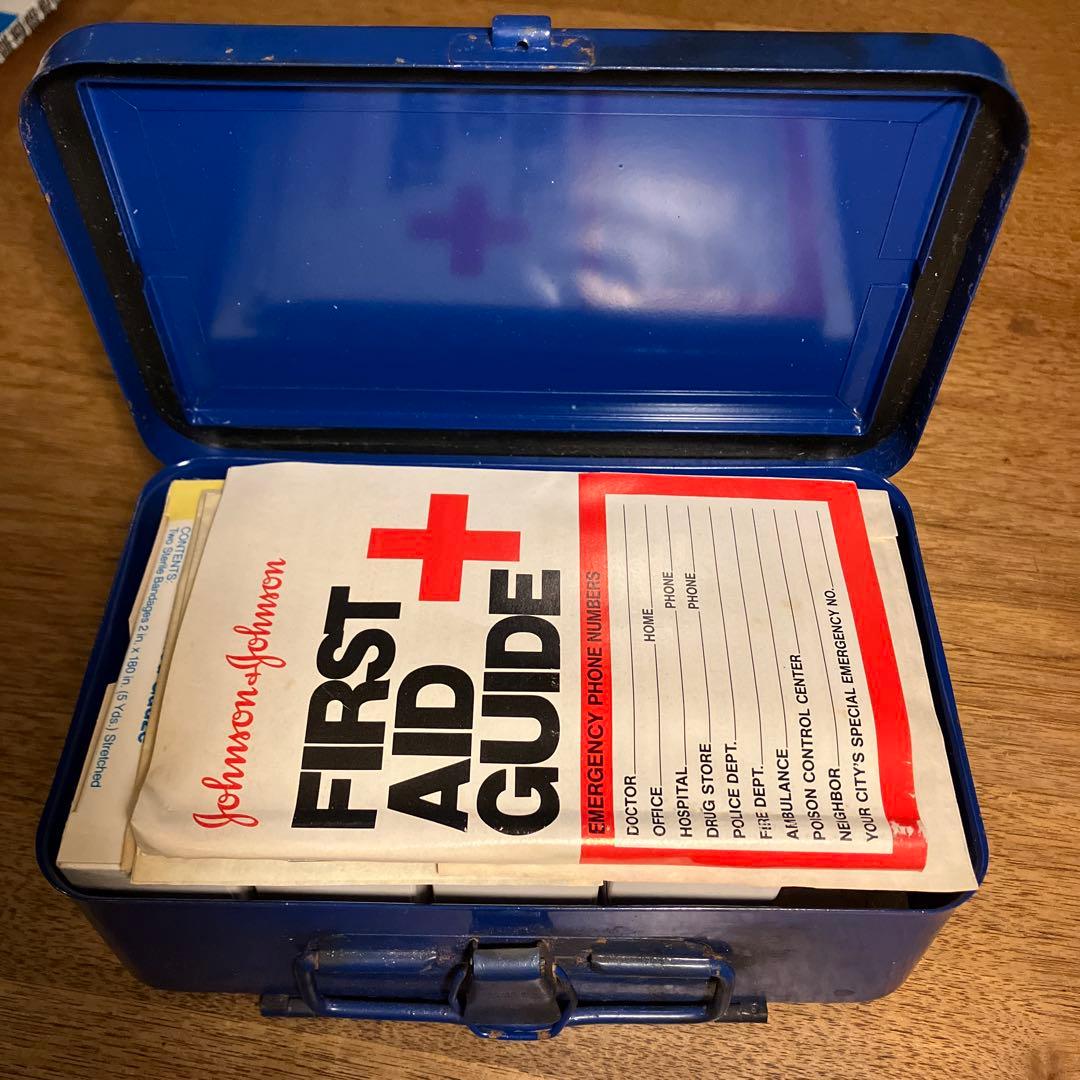 ビンテージJohnson&Johnson FIRST AID 8171 金属缶