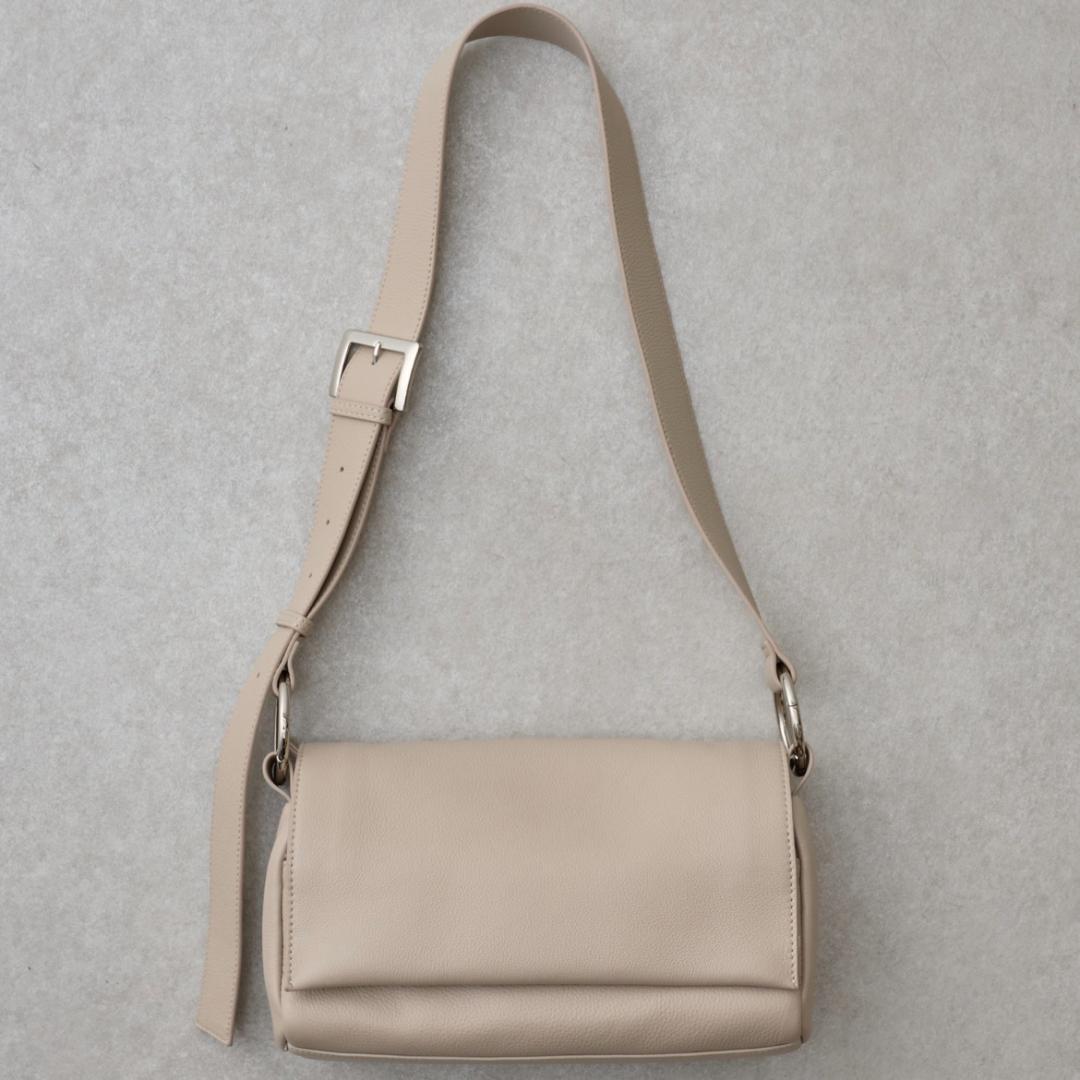 【新品タグ付】ビアズリー レザー ボディバッグ ベージュ