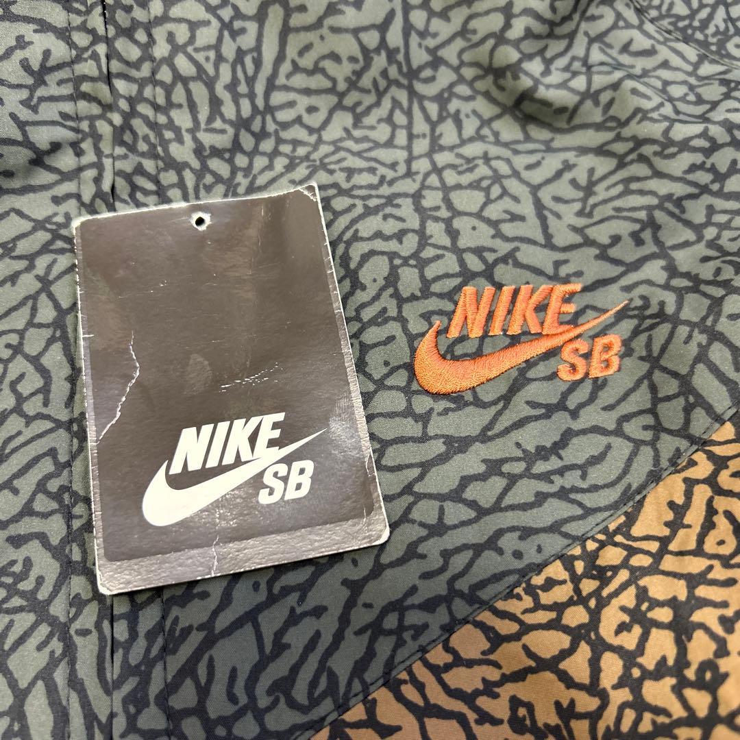 美品　レアNIKE SB セメント　ナイロンジャケットSupreme 刺繍ロゴ