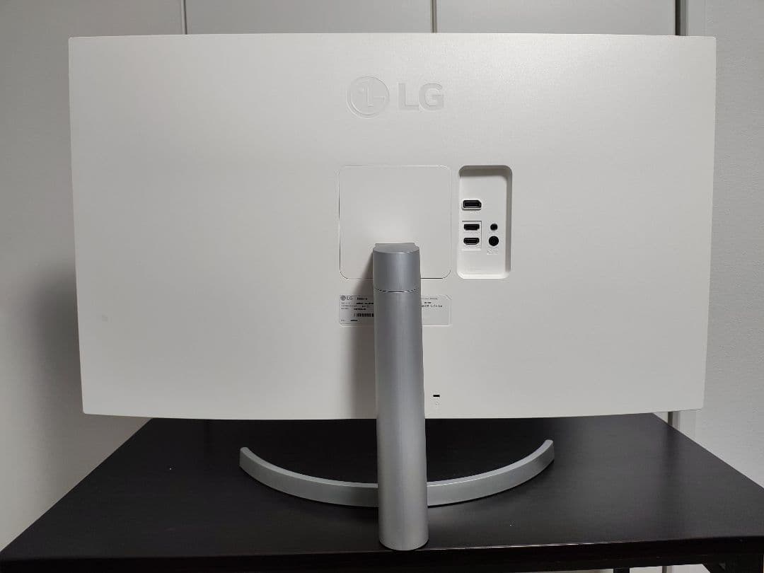 LG モニター　【32UN500-W】31.5型/4K 美品